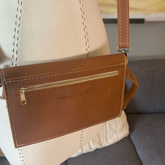 Portland, leather Crossbody - Picture 12 of 12
